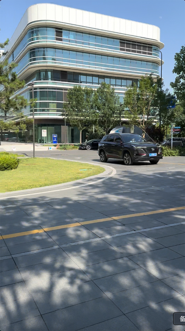 10分鐘一班免費(fèi)擺渡，文鋒停車(chē)讓旅程輕松啟程