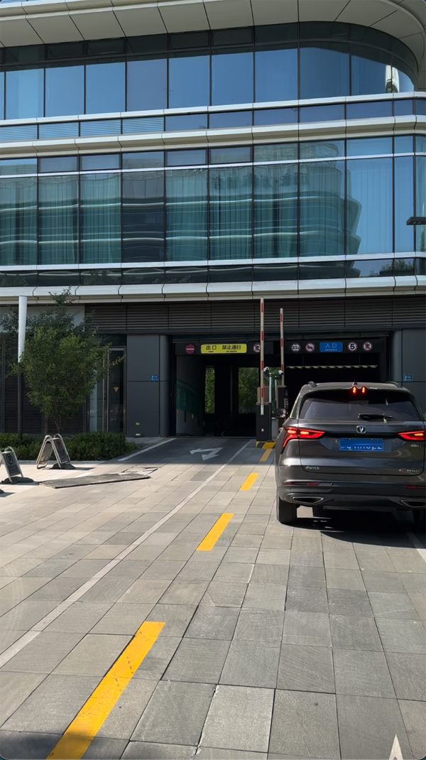 大興機(jī)場停車到底選哪家？文鋒全流程服務(wù)更靠譜